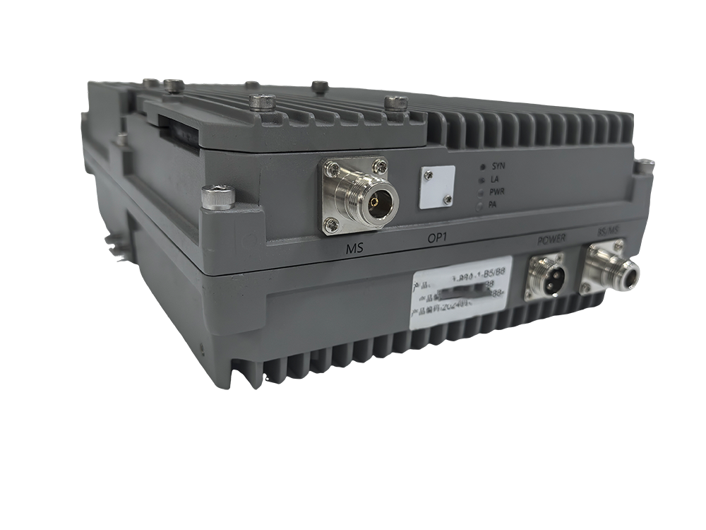  东兴三频手机信号接收器2000㎡